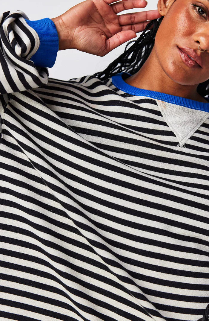 Mila Bluza Oversize – Wygodna Bluza z Klasycznymi Paskami i Kontrastowymi Szczegółami