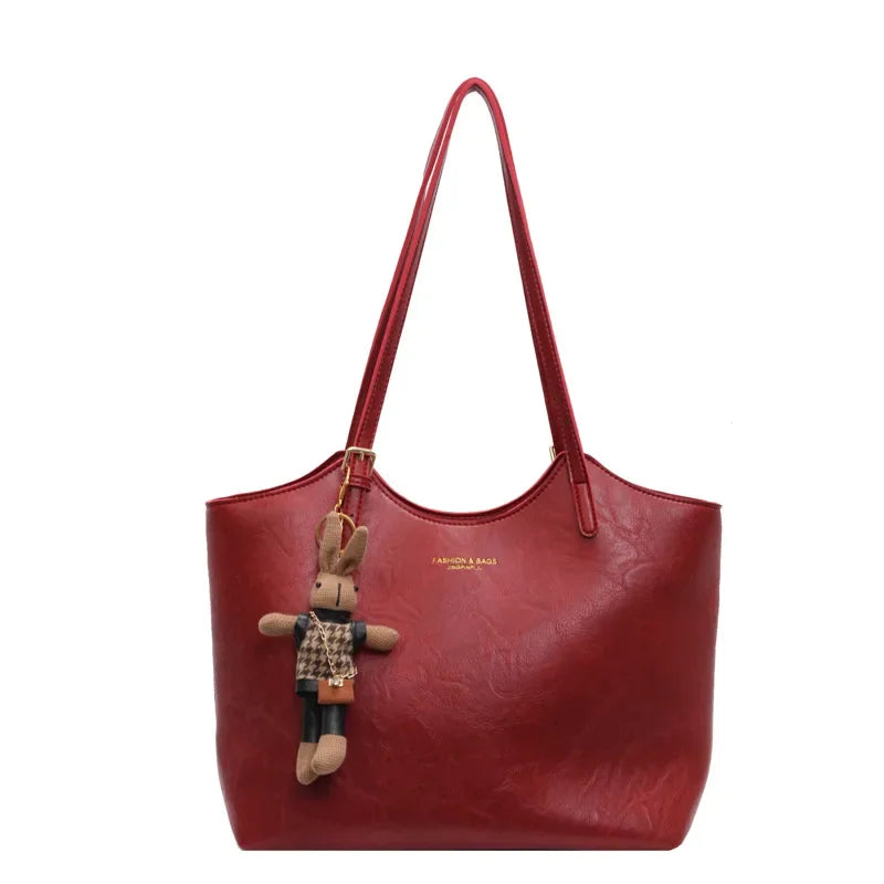Emma Rustic Edge Tote – Przestronna Torebka Vintage z Ekologicznej Skóry z Ozdobnym Breloczkiem
