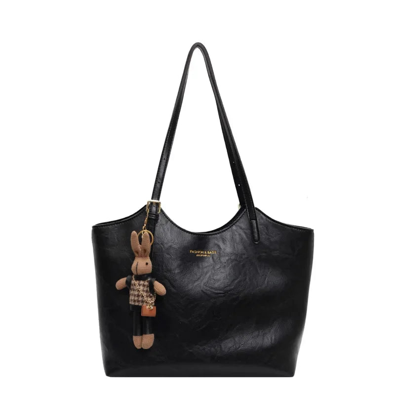 Emma Rustic Edge Tote – Przestronna Torebka Vintage z Ekologicznej Skóry z Ozdobnym Breloczkiem