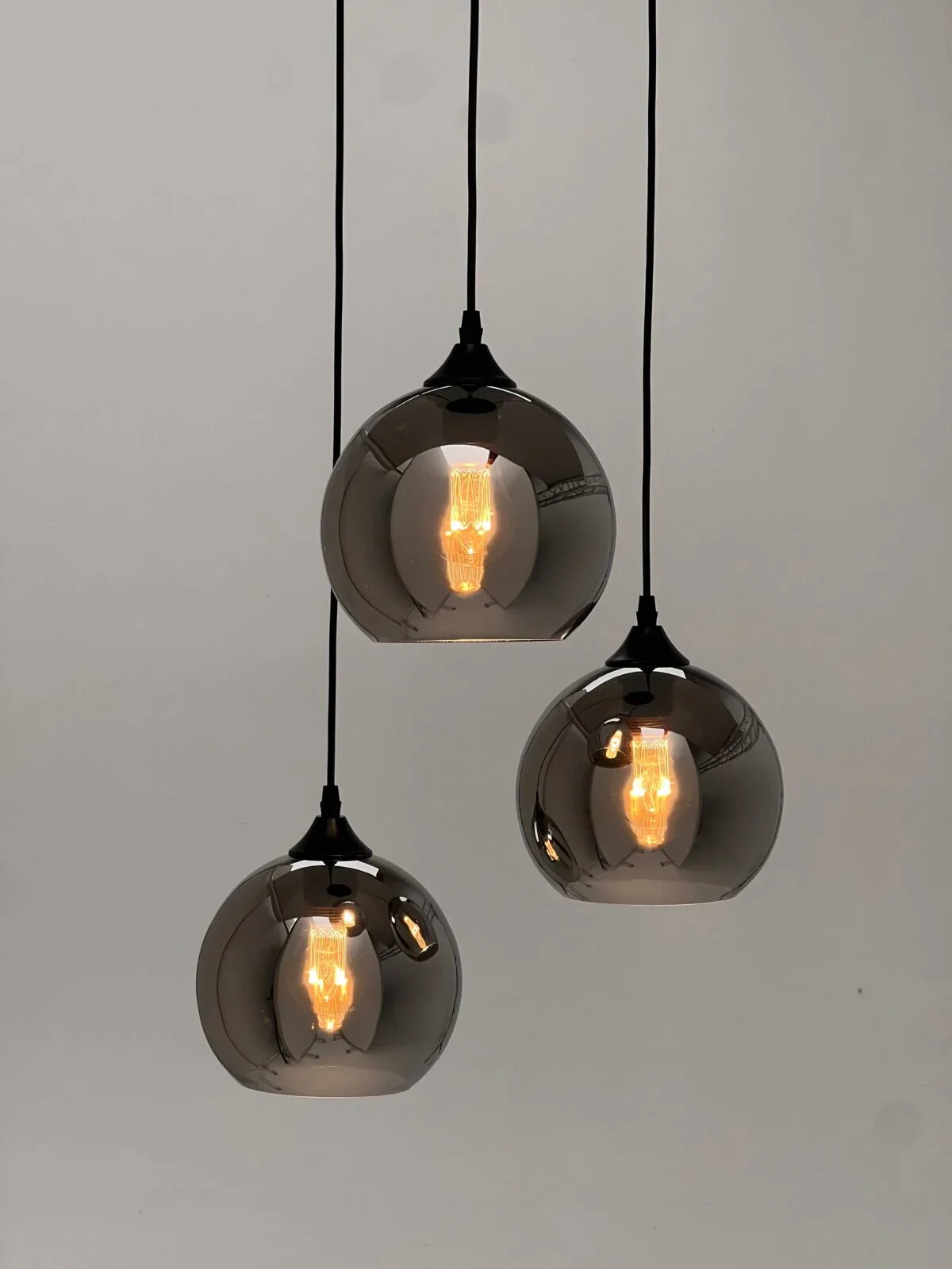 Lampa Wisząca 3-Punktowa Kule Szkło Dymione Czarna Industrialna Salon Jadalnia LED
