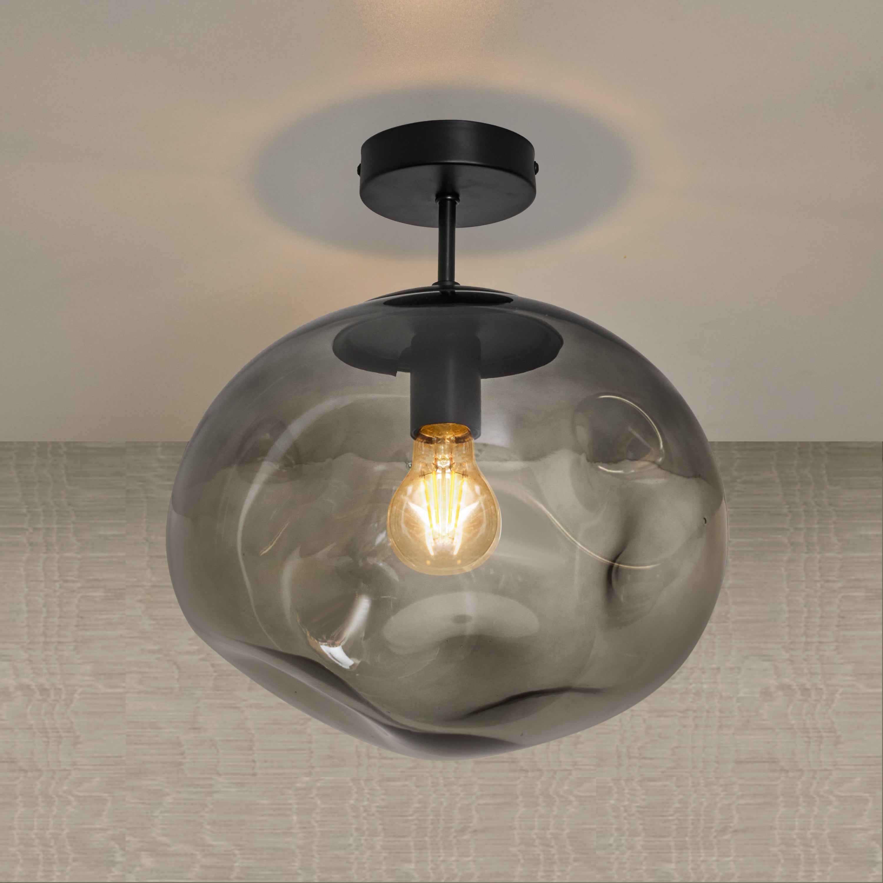 Szklana Lampa Sufitowa Marly – Złota Oprawa z Bursztynowym Szkłem